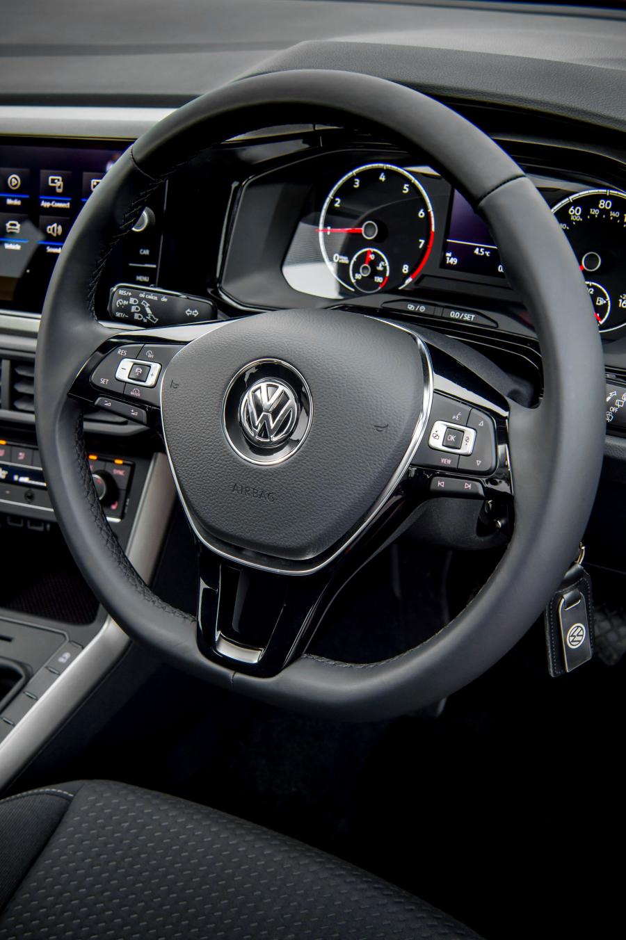 Панель приборов Volkswagen Polo 2017 года  (UK) (фото 11 из 40)